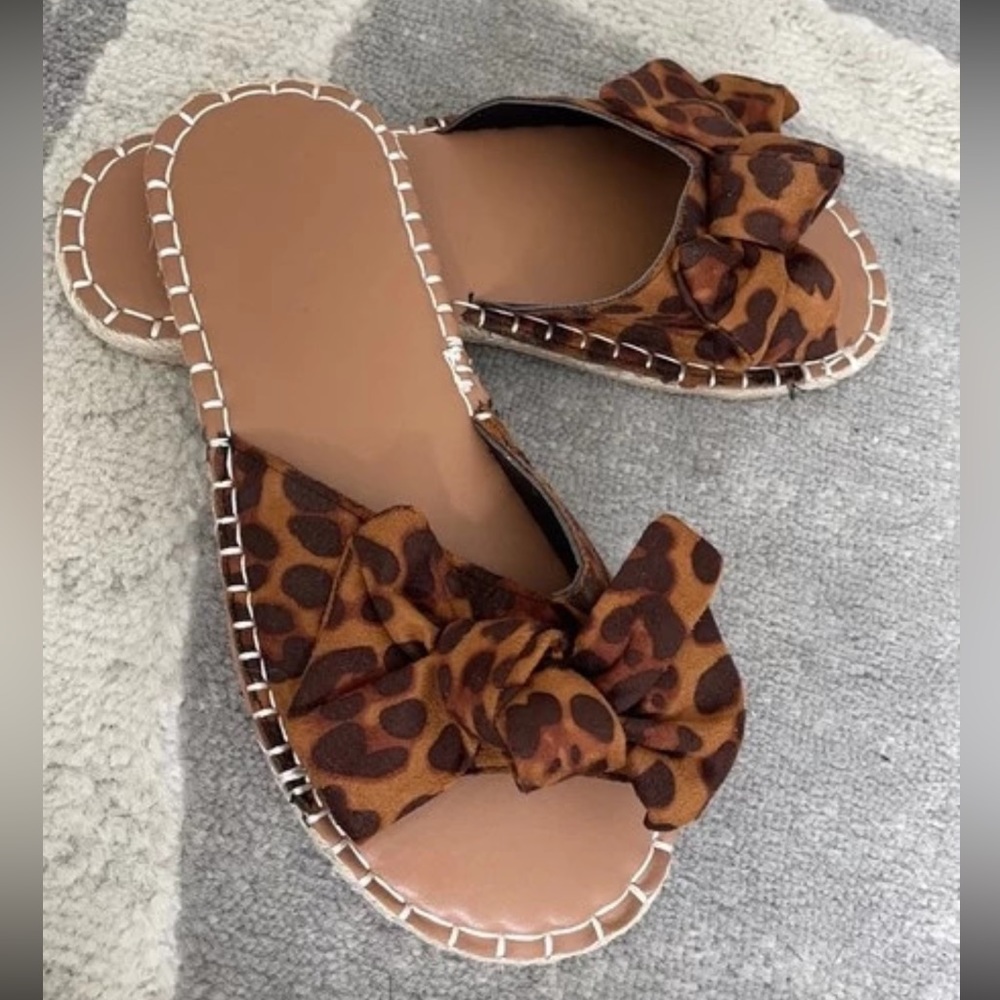 Cute New summer Cheetah sandals / slides / shoes
